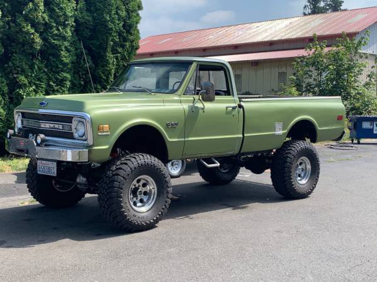 1970 Chevy C20 Pickup, 383 stroker, SM465 - BuiltRigs