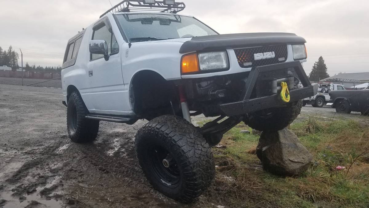 isuzu amigo rock crawler